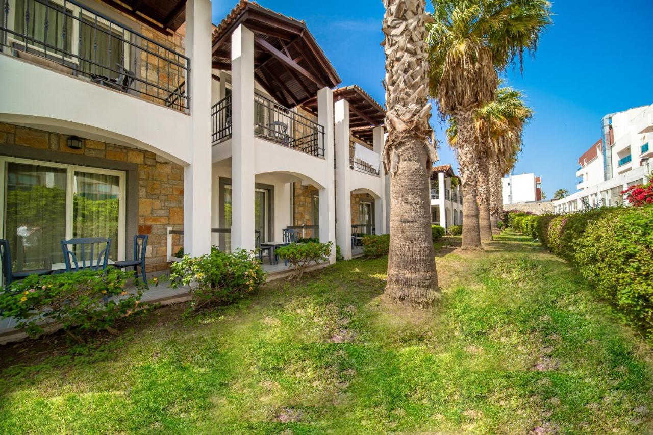 Tiana Beach Resort Тургутрейс Экстерьер фото