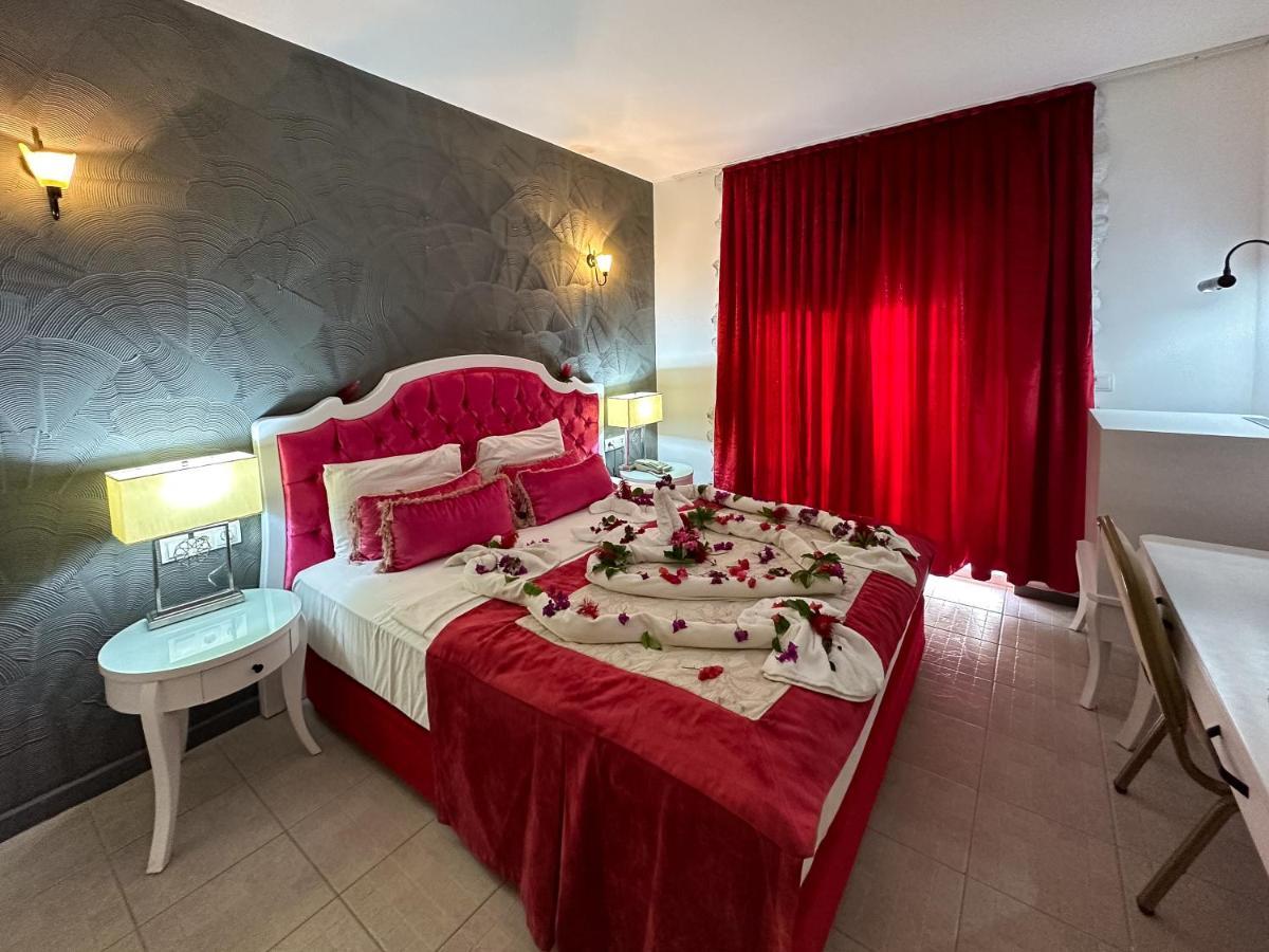Tiana Beach Resort Тургутрейс Экстерьер фото