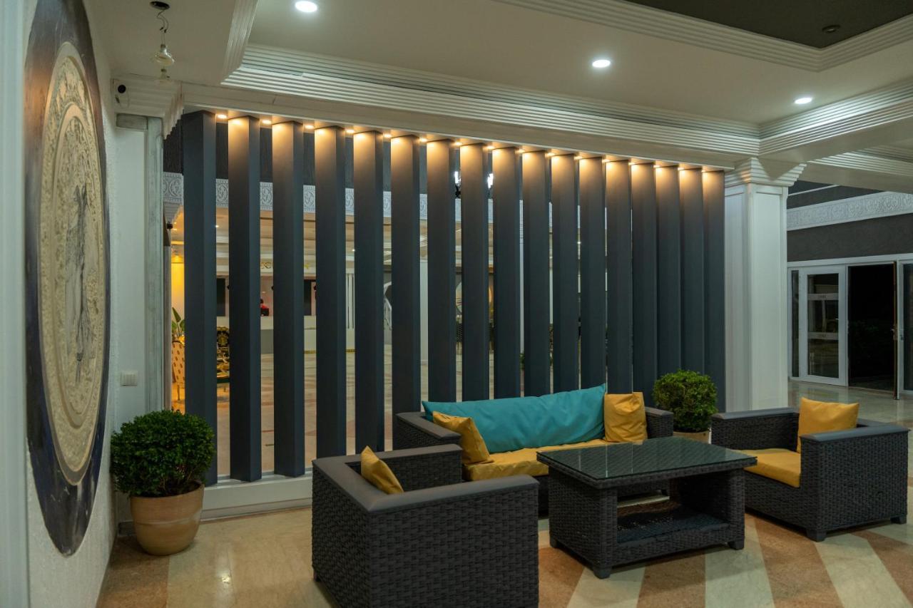 Tiana Beach Resort Тургутрейс Экстерьер фото