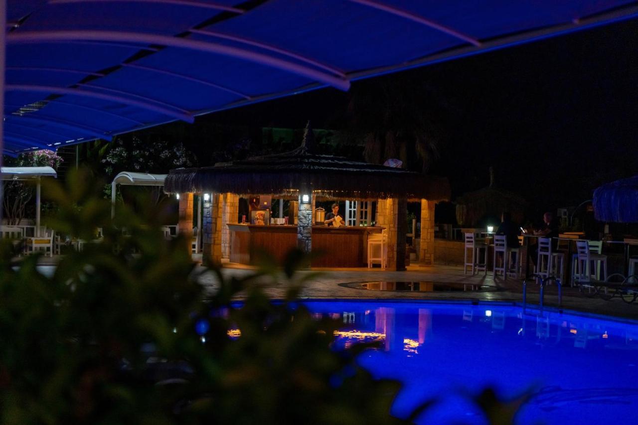 Tiana Beach Resort Тургутрейс Экстерьер фото