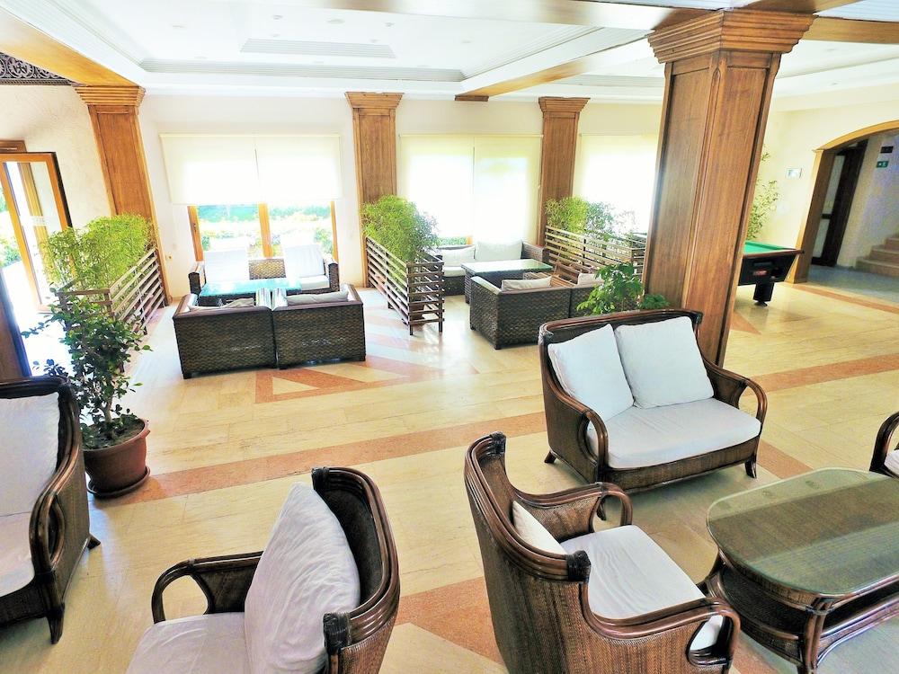Tiana Beach Resort Тургутрейс Экстерьер фото