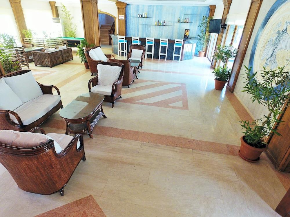 Tiana Beach Resort Тургутрейс Экстерьер фото