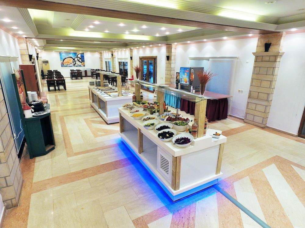 Tiana Beach Resort Тургутрейс Экстерьер фото