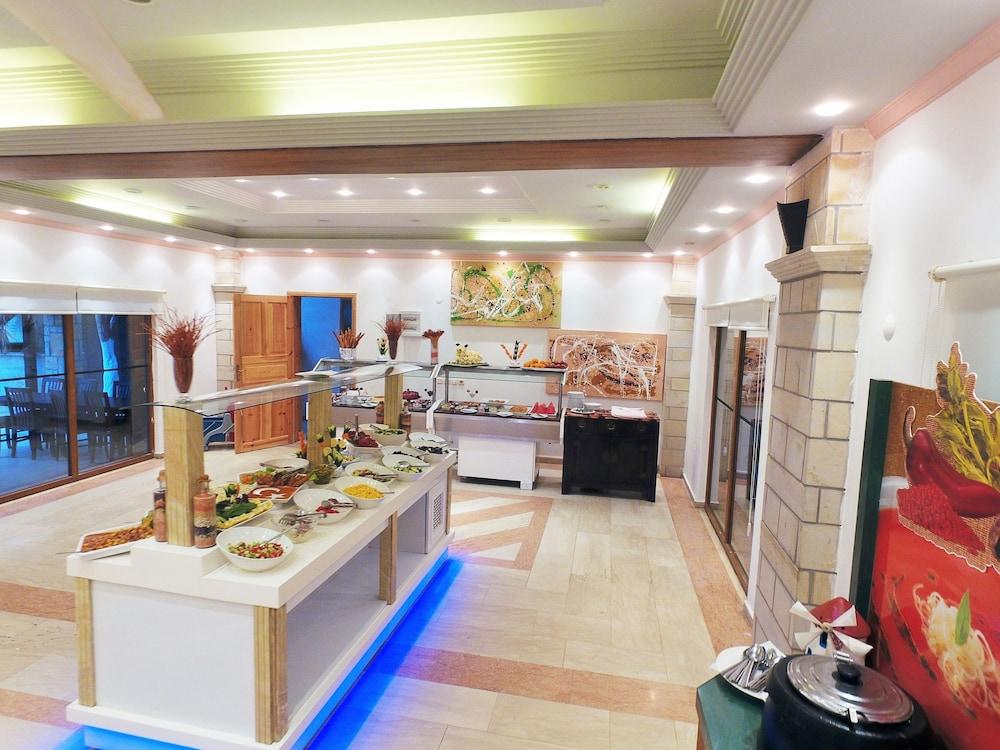 Tiana Beach Resort Тургутрейс Экстерьер фото