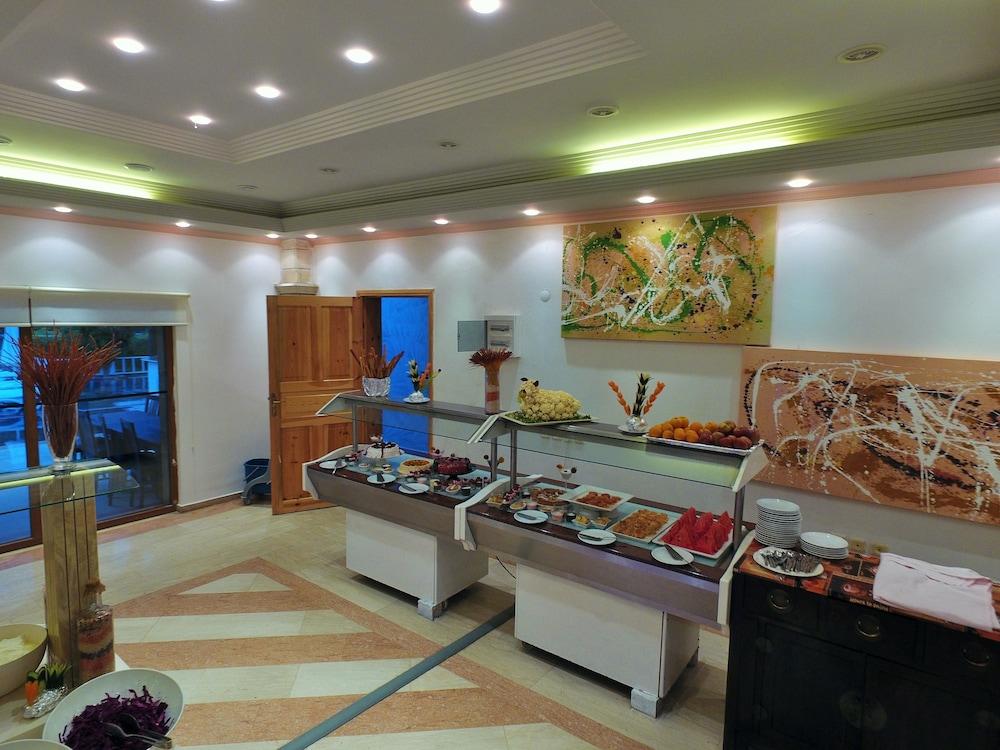 Tiana Beach Resort Тургутрейс Экстерьер фото