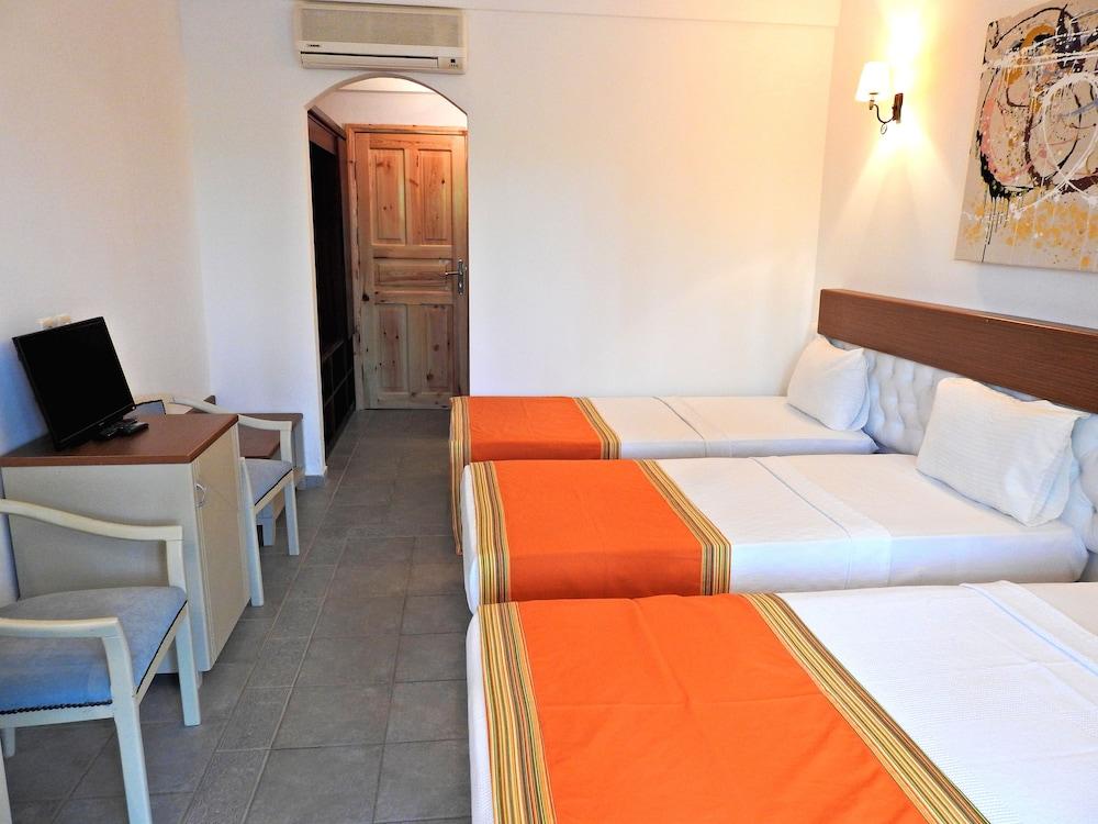 Tiana Beach Resort Тургутрейс Экстерьер фото