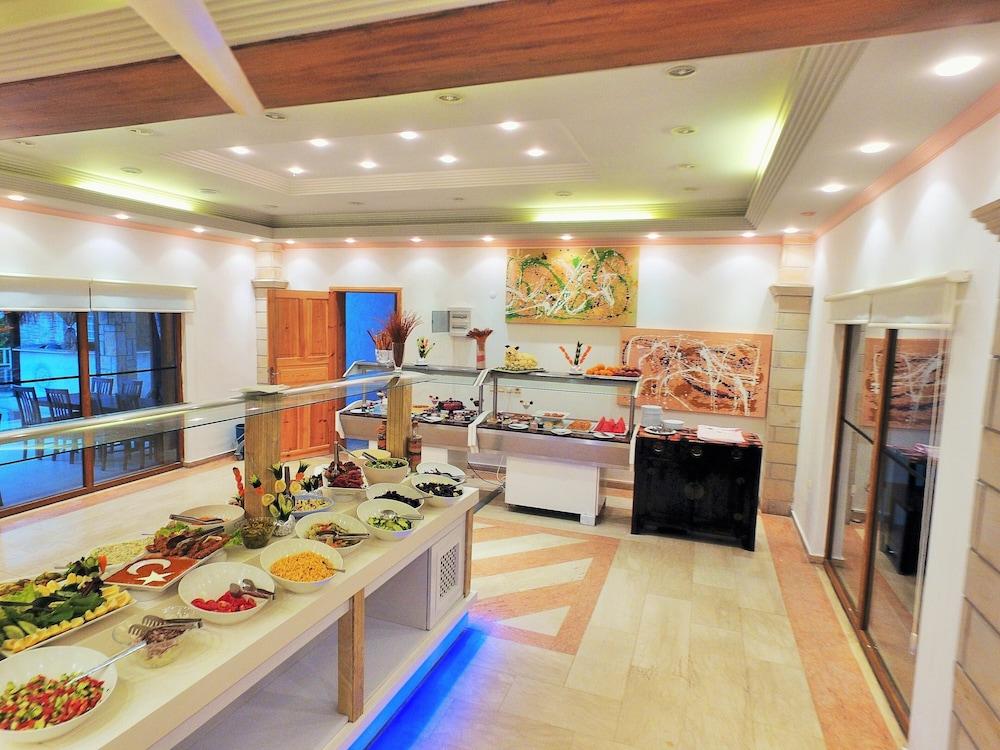 Tiana Beach Resort Тургутрейс Экстерьер фото