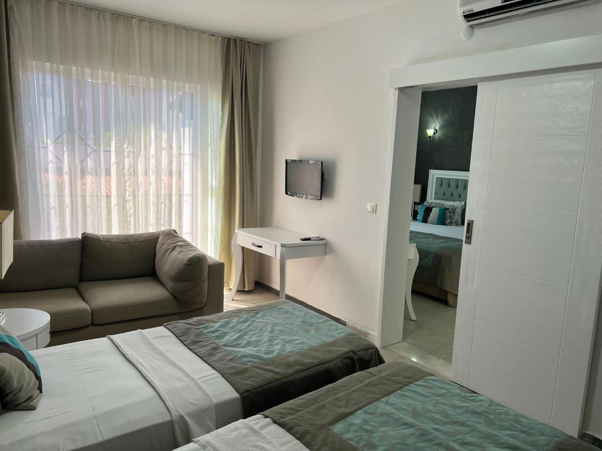 Tiana Beach Resort Тургутрейс Экстерьер фото